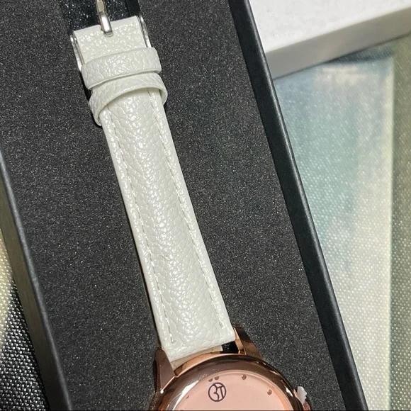 ⏱️Ladies Watch Rose Gold w/ White NEW in… - Picture 5 of 7